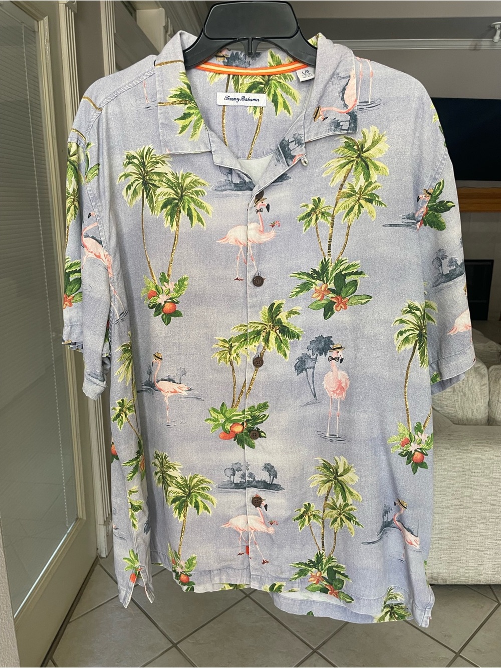 Tommy Bahama Light Blue
Palm Flamingo Hawaiian
Button Down L